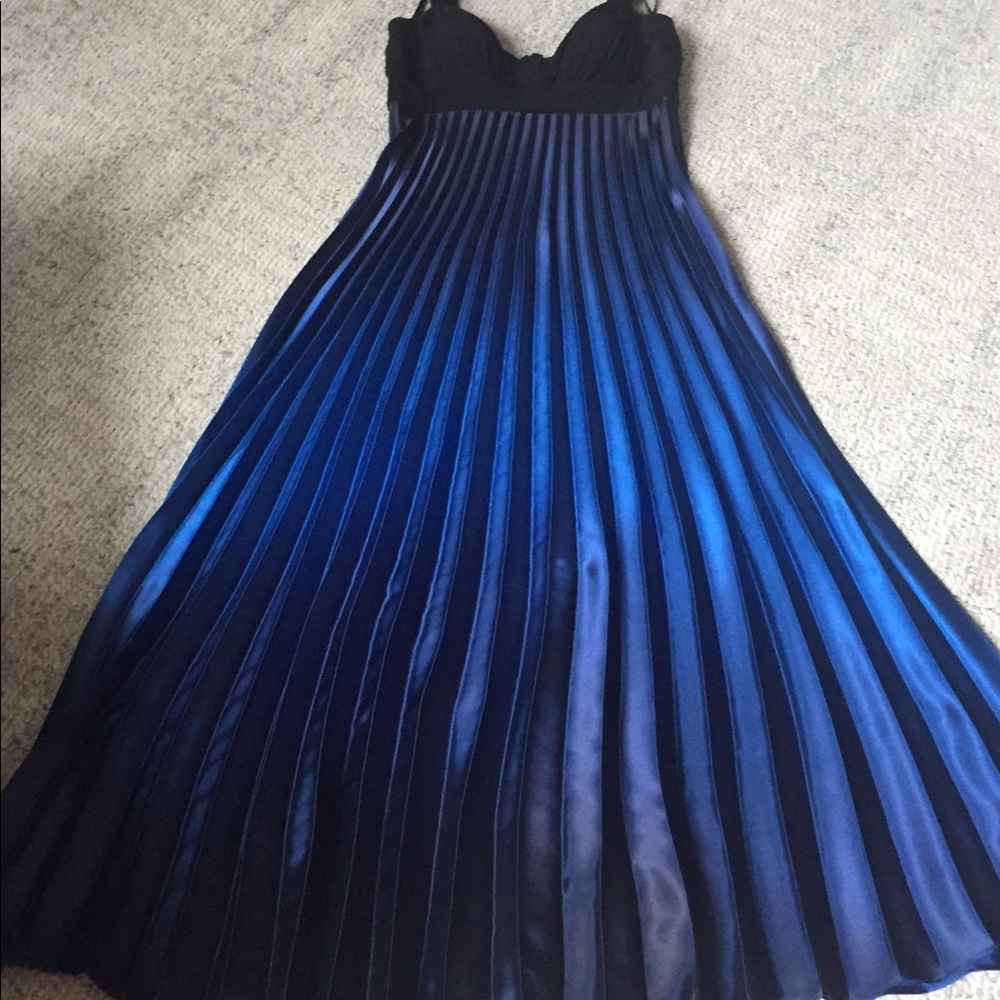Beautiful blue evening gown!